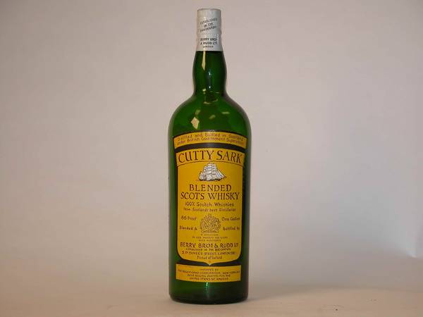 Cutty Sark Whiskey 18.5x5x5 
