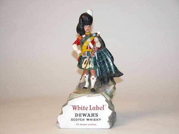 Dewar's Scotch Whisky White Label 13.5x8x6.5