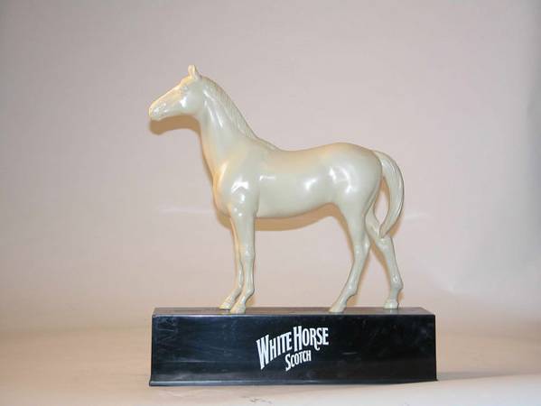 White Horse Scotch 19x17x5