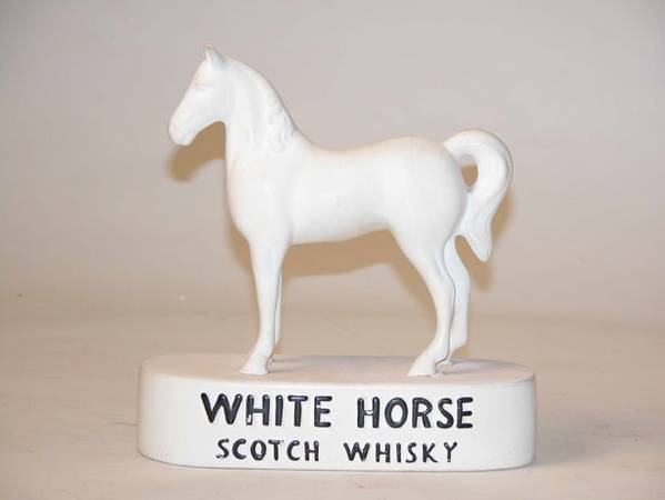 White Horse Scotch 8.5x8.5x3.25