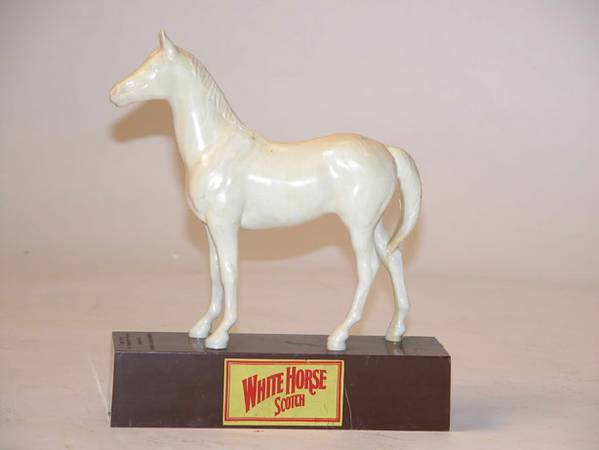 White Horse Scotch 8.75x7.5x2.25