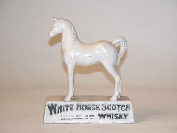White Horse Scotch 9.5x8.25x2.5