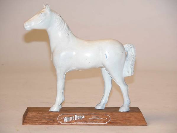 White Horse Scotch 7.75x8x2.5