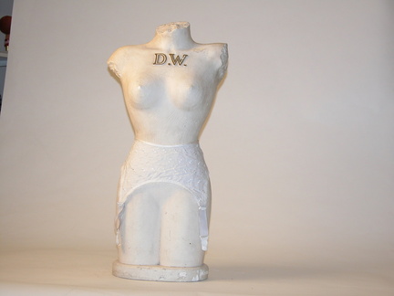 D.W.-Bust-25.5-x-12-x-7.5