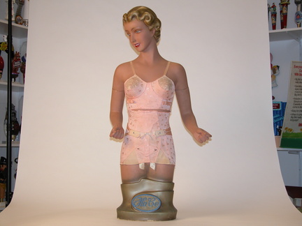HaCe-Lingerie-Co.-1930s-34.5-x-17-x-10