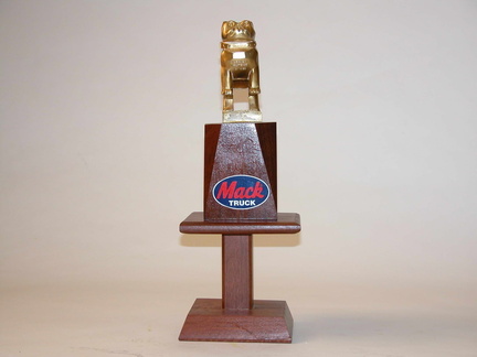 Mack-Truck-Dog-15.5-x-6-x-5.5