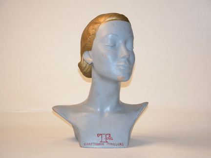 Tara-Craftmen-Jewelers-16-x-12-x-8