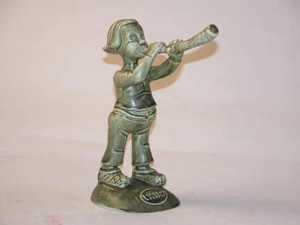 Valio-Bugle-Boy-9.5-x-7-x-4.25