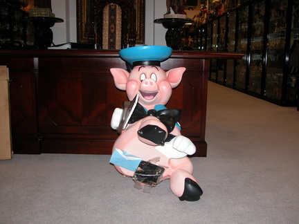 Warner-Bros.-Porky-Pig-30-x-17-x-27