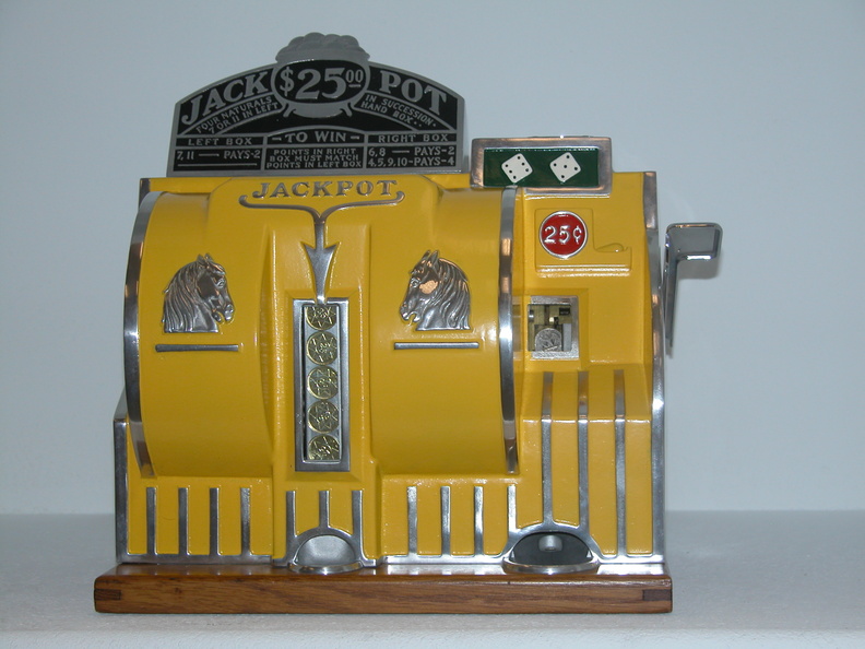 Bally Reliance Counter Dice 1935  .25 cents.jpg